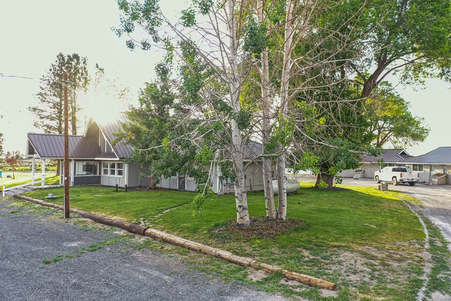 More Photos Of 87275 County Hwy 9-28, Christmas Valley Hotel For Sale