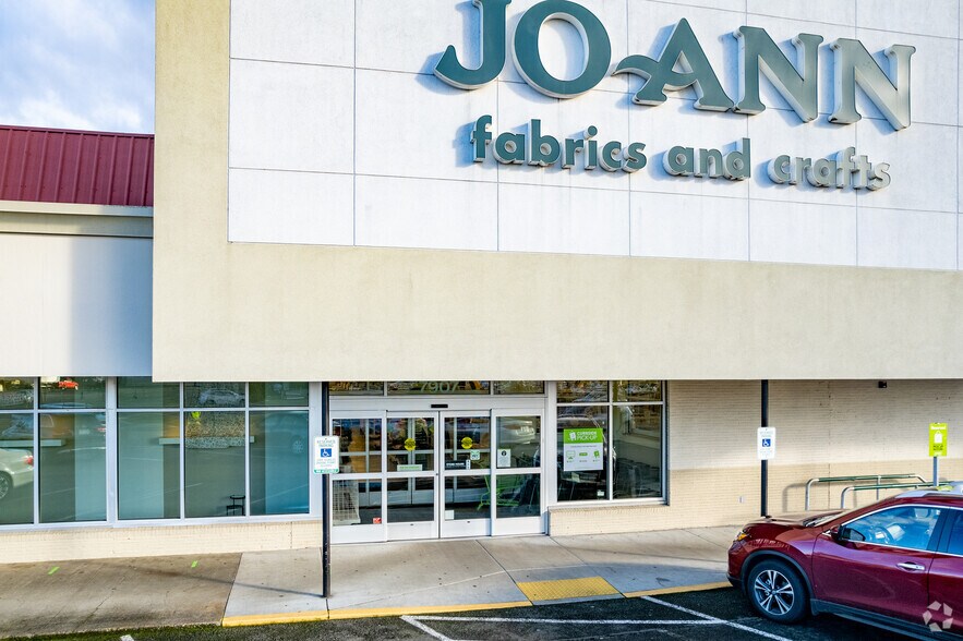 More Photos Of 7811-7931 NE Highway 99, Vancouver General Retail For Lease