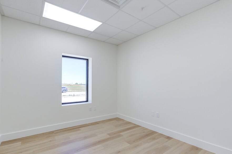 More Photos Of 8111 Patel Dr, Wolfforth Distribution For Sale