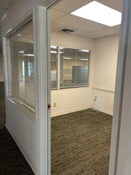 More Photos Of 4526-4532 US Hwy 19, New Port Richey Bank For Lease