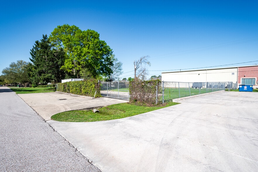 More Photos Of 24707 W Hardy Rd, Spring Office For Sale