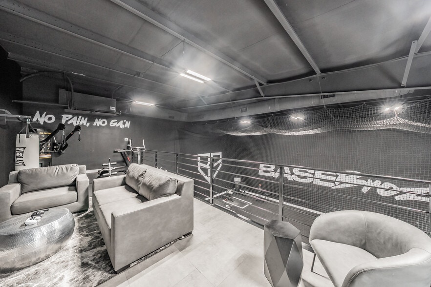 More Photos Of 13053 Harmon Rd, Fort Worth Warehouse For Sale