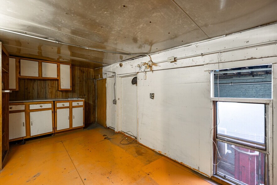 More Photos Of 3754 W North Ave, Chicago Auto Salvage Facility For Sale