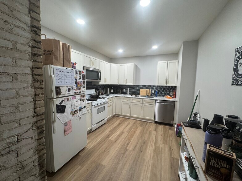 More Photos Of 1027 E Center St, Milwaukee Apartments For Sale