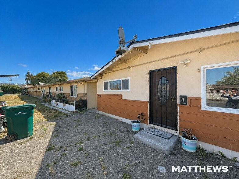 More Photos Of 548 105th Ave, Oakland Apartments For Sale