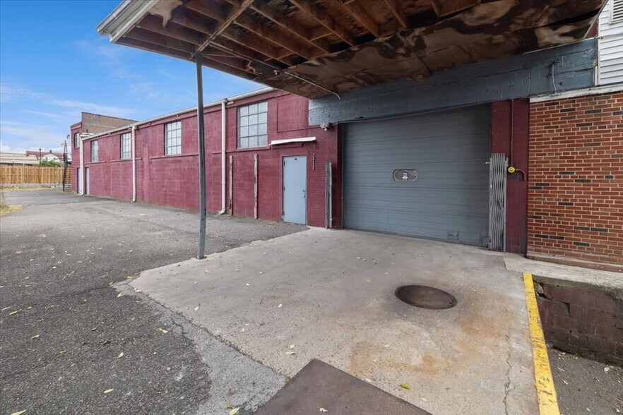 More Photos Of 390-400 Railroad Ave, Hackensack Warehouse For Lease