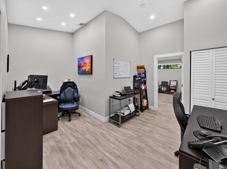 More Photos Of 10717 Sw 104th St, Miami Office For Sale