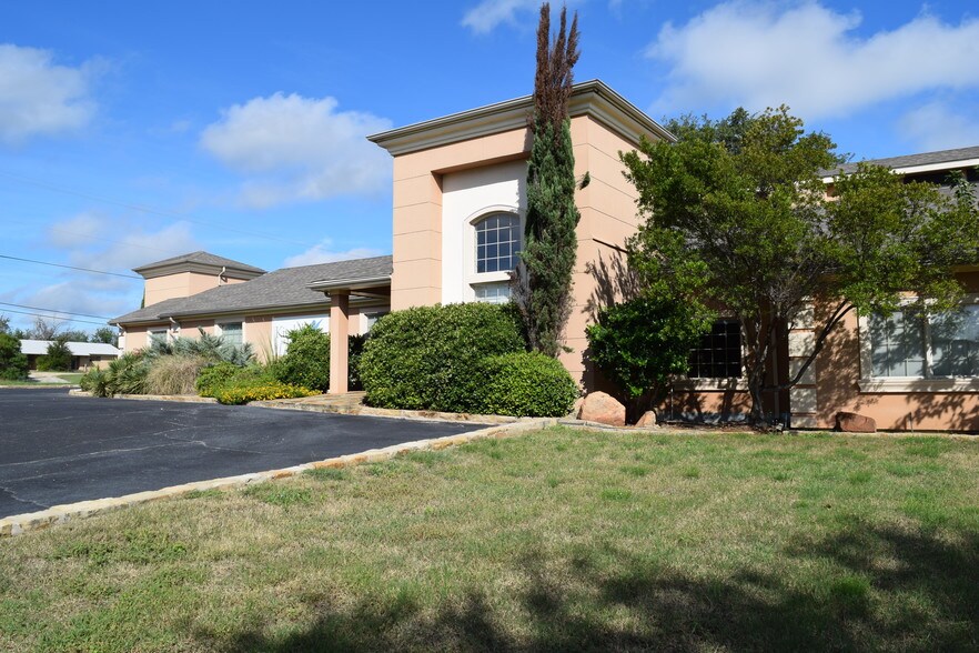 More Photos Of 1715 S Morgan St, Granbury Office Residential For Sale