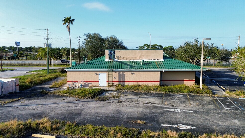 More Photos Of 6501 Darter Ct, Fort Pierce Restaurant For Sale