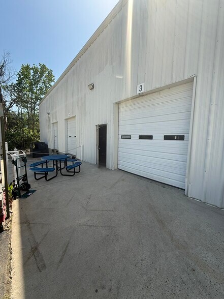 More Photos Of 144 Talbert Pointe Dr, Mooresville Light Distribution For Lease