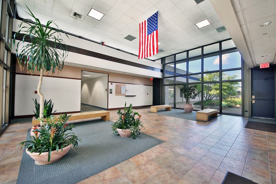 More Photos Of 1001 E Touhy Ave, Des Plaines Office For Lease