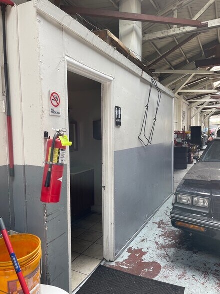 More Photos Of 1672 E 14th St, San Leandro Auto Repair For Sale