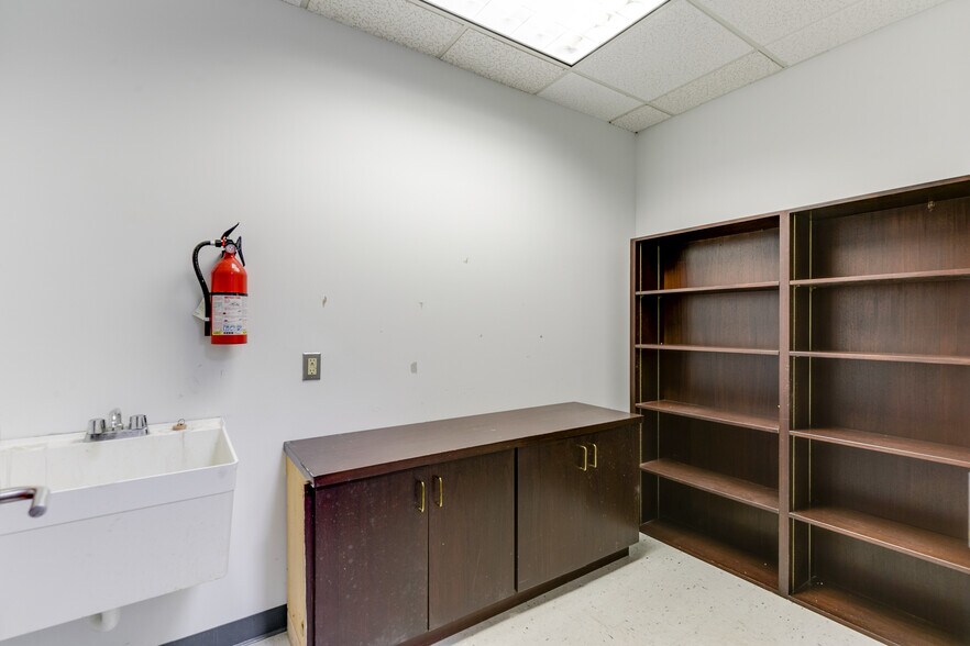 More Photos Of 8917 Fargo Rd, Richmond Office For Lease