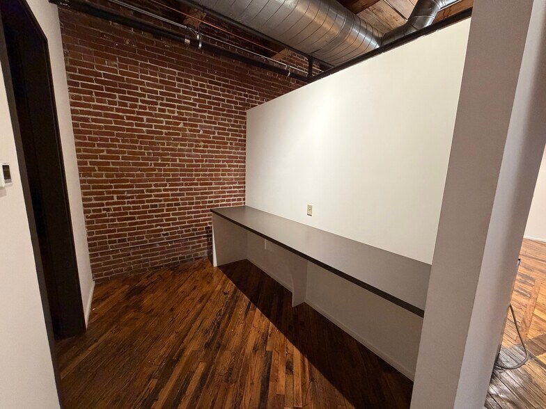 More Photos Of 431 S Main St, Memphis Loft Creative Space For Lease