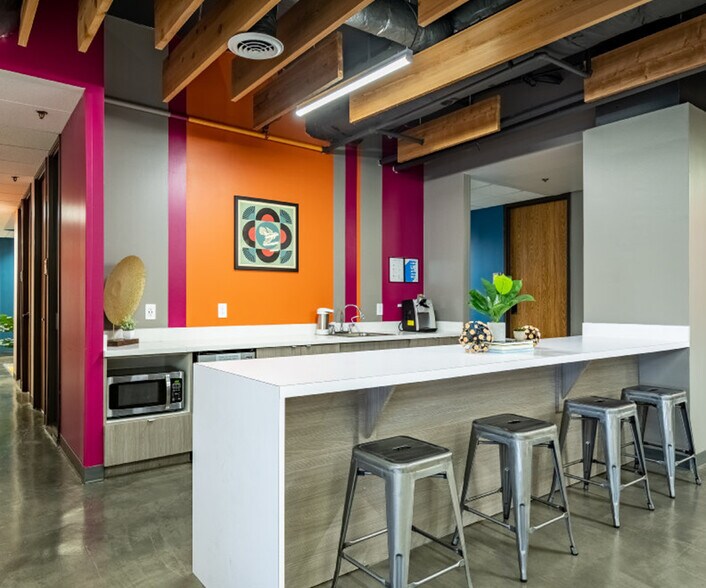 More Photos Of 4101 McEwen Rd, Dallas Coworking Space