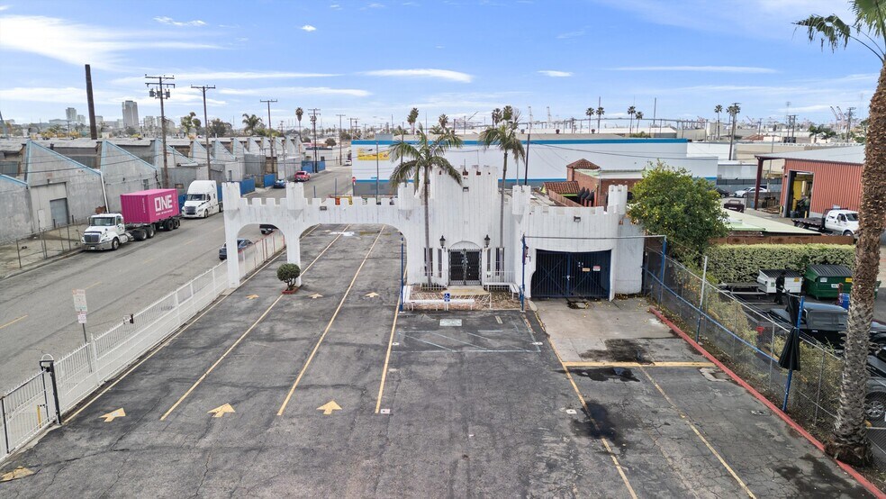 Primary Photo Of 1500 W Pacific Coast Hwy, Long Beach Carwash For Sale
