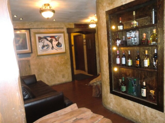 More Photos Of 305 E American Ave, Oracle Bar For Sale