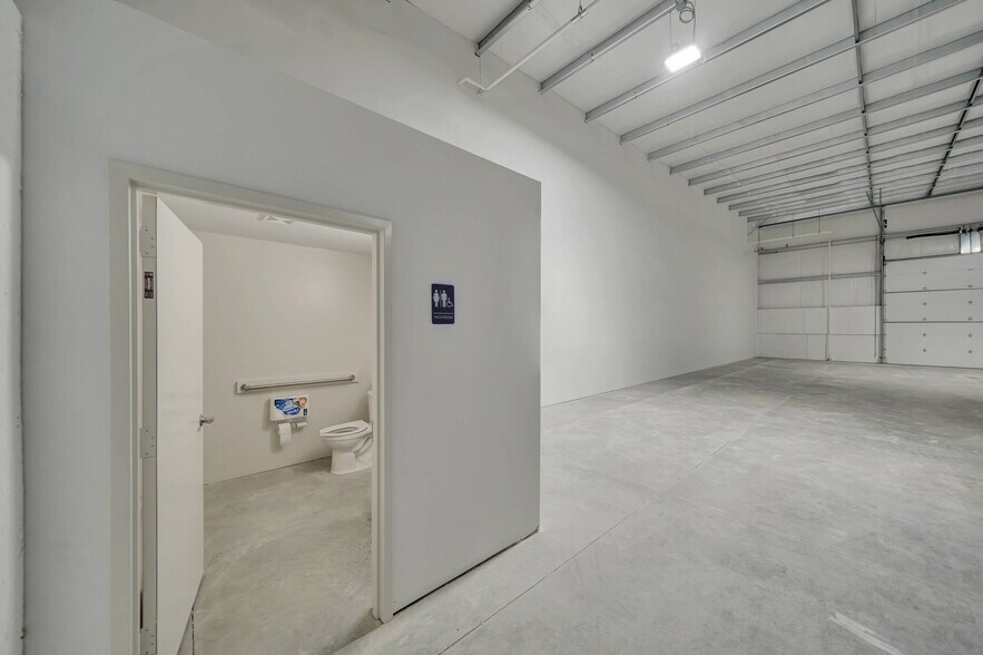 More Photos Of 11600 S 21st St, Roca Warehouse For Lease