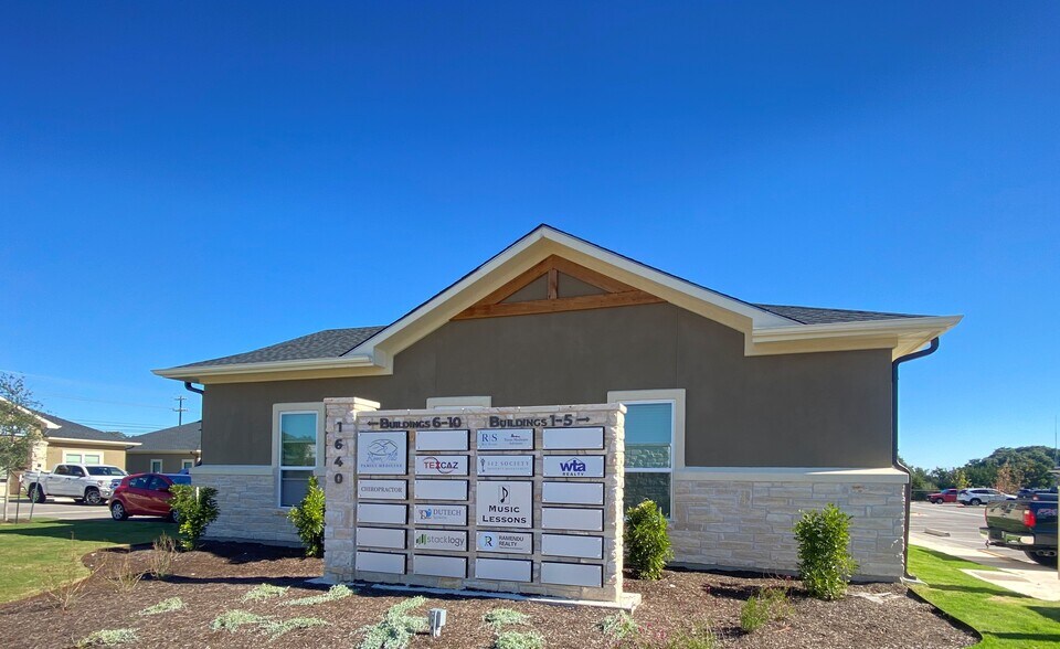 More Photos Of 1640 Highland Falls Dr, Leander Medical For Sale