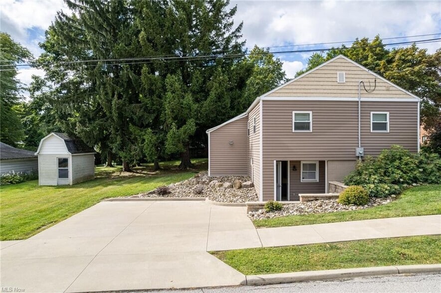 More Photos Of 1109 Eastern Ave, Ashland Office Residential For Sale