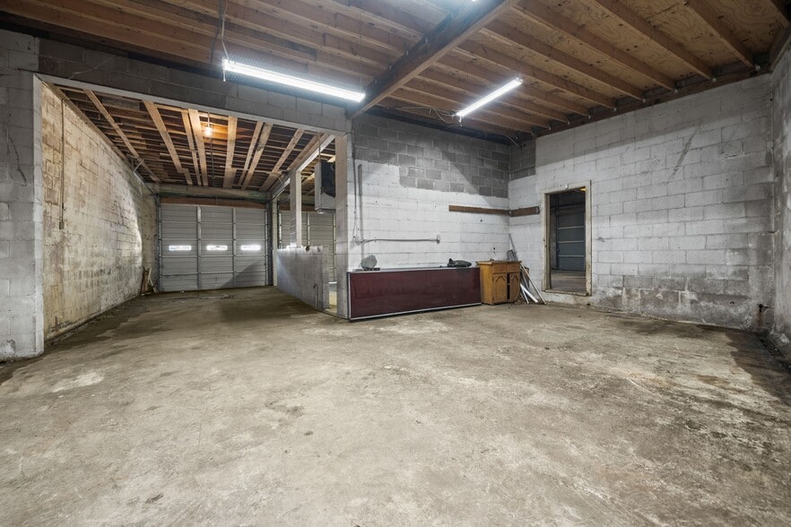 More Photos Of 340 Park Ave, Hot Springs Auto Repair For Sale