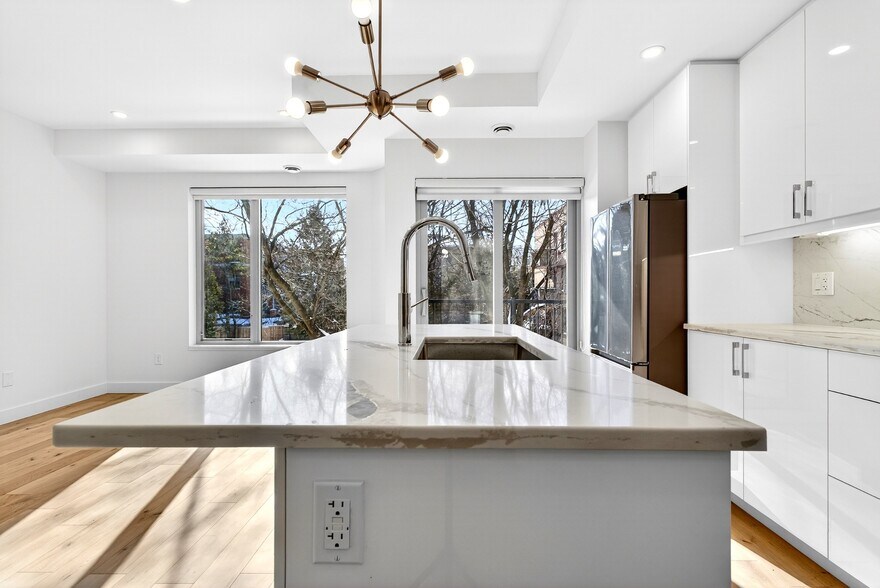 More Photos Of 14 Stevens Av, Ottawa Apartments For Sale
