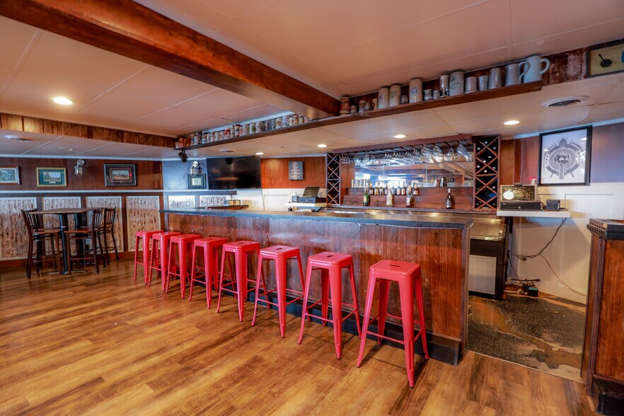 More Photos Of 700 Jordan Point Rd, Hopewell Restaurant For Sale