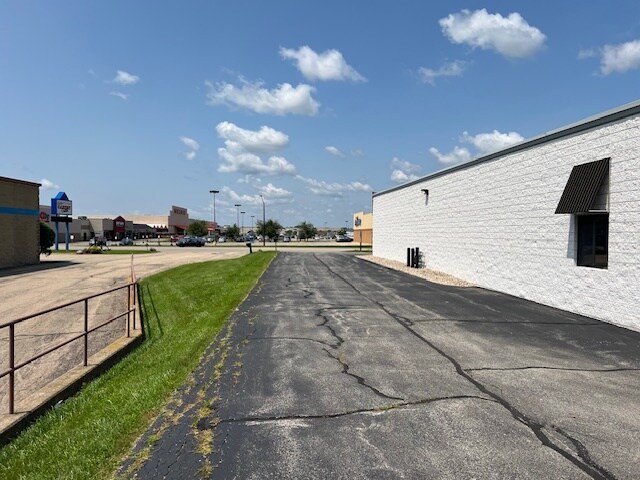More Photos Of 920 N Westhill Blvd, Appleton Freestanding For Lease