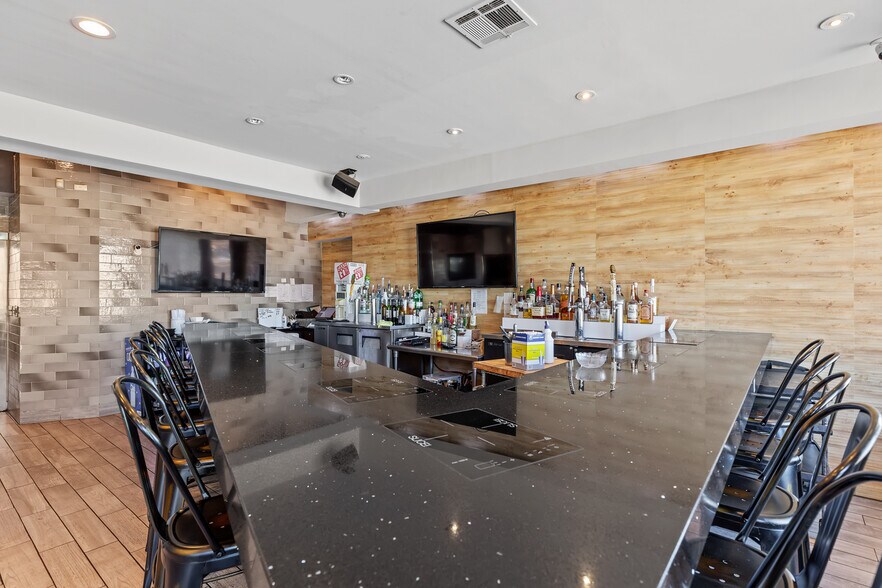 More Photos Of 16871 Beach Blvd, Huntington Beach Restaurant For Sale