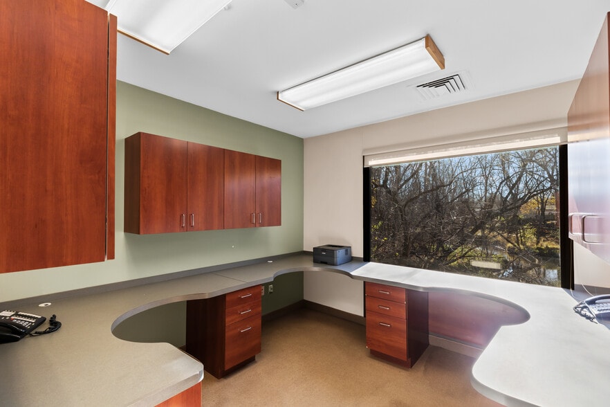 More Photos Of 28711 8 Mile Rd, Livonia Medical For Lease
