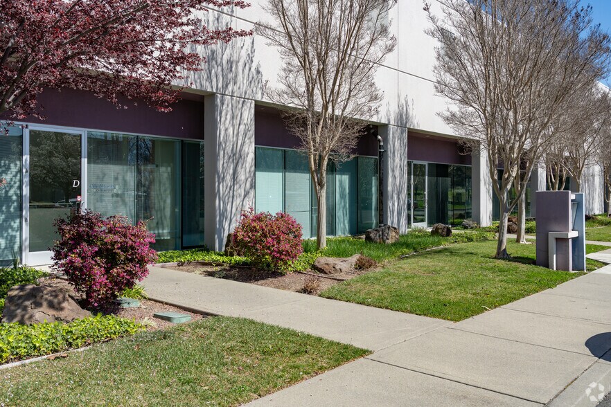 More Photos Of 2557 Napa Valley Corporate Dr, Napa Warehouse For Lease
