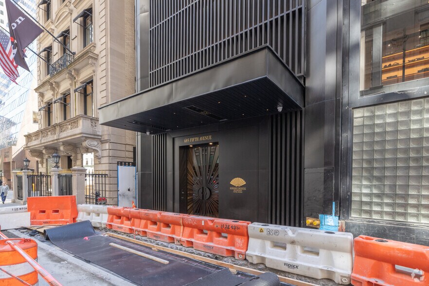 More Photos Of 685 5th Ave, New York Apartments For Lease