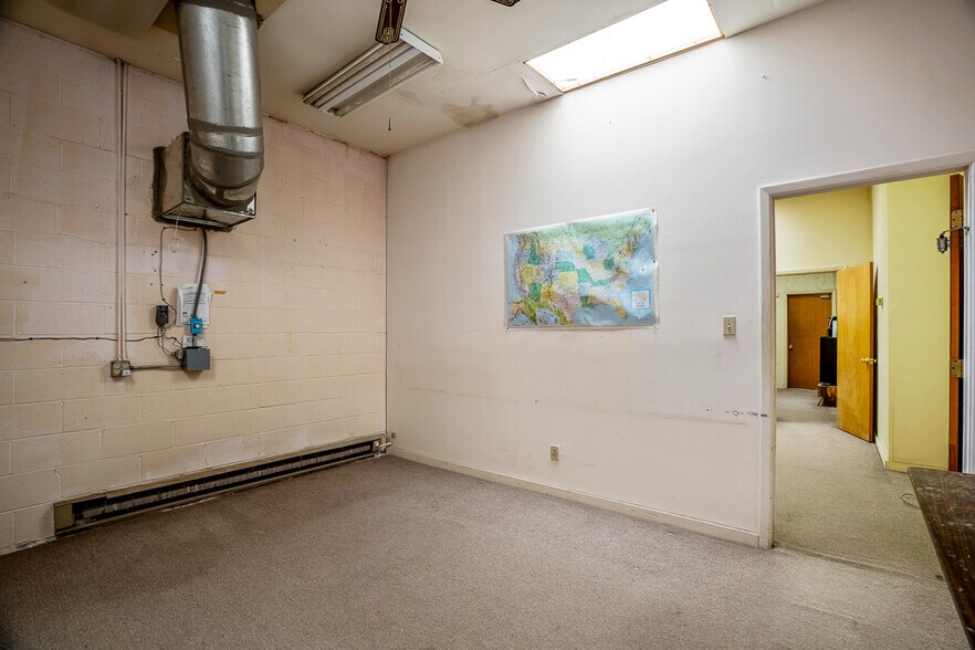 More Photos Of 20 Arroyo Cuyamungue Rd, Santa Fe Warehouse For Sale