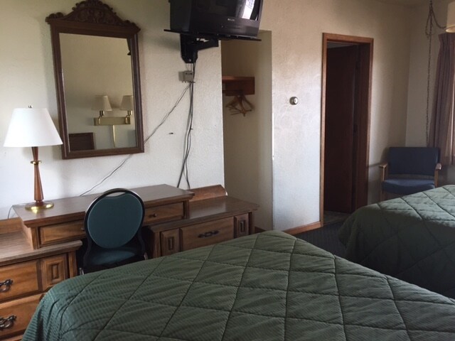 More Photos Of 100 Silver St, Hurley Hotel For Sale