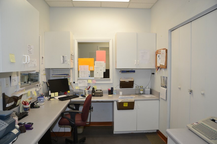 More Photos Of 577 Brookmeade Dr, Crestview Medical For Sale
