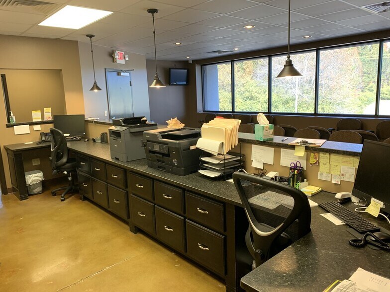 More Photos Of 20 Medical Center Dr, Jasper Medical For Lease