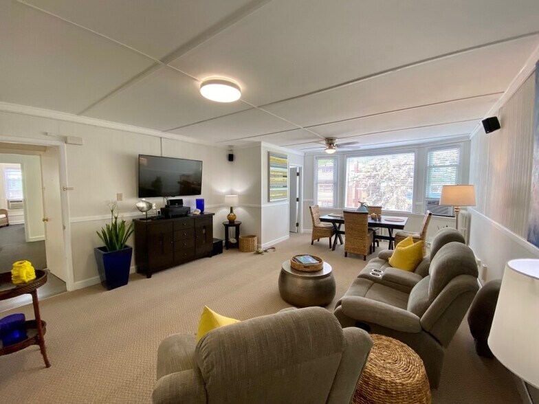 More Photos Of 1909-1911 S Salina St, Syracuse Office For Sale