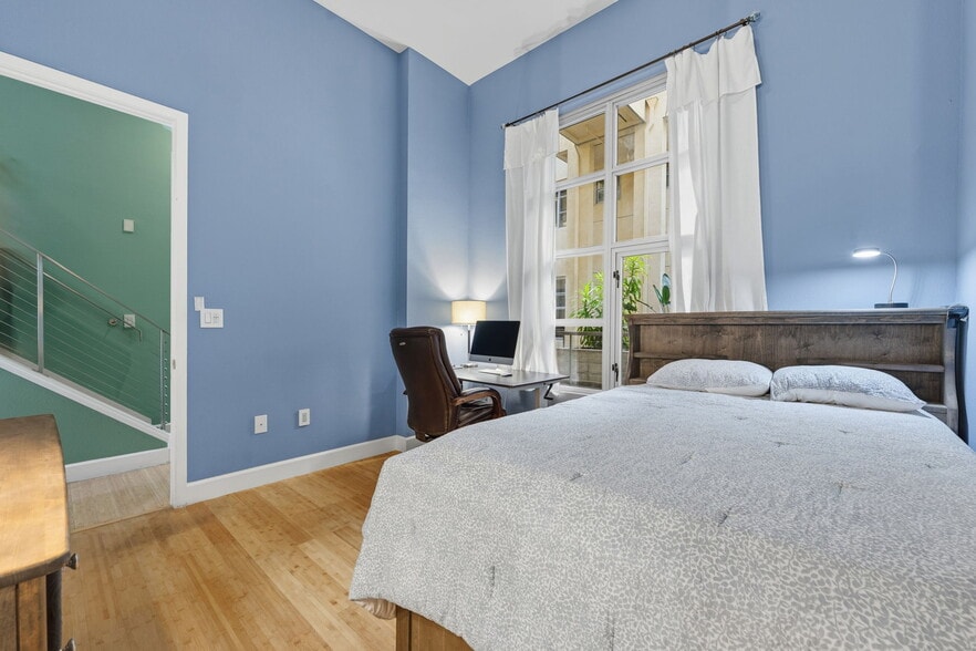 More Photos Of 133 The Promenade N, Long Beach Multifamily For Sale