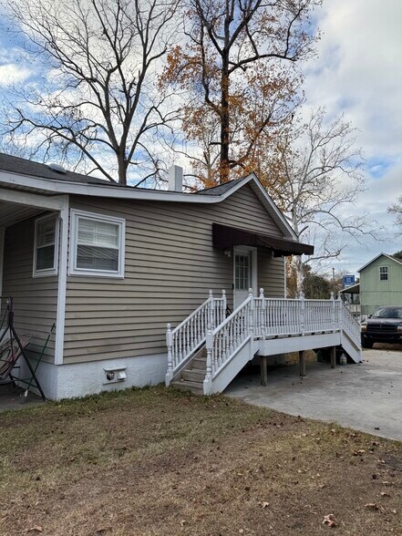 More Photos Of 2113 Wrightsville Ave, Wilmington Flex For Sale