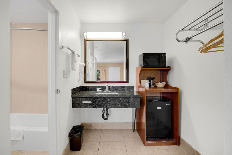 More Photos Of 2625 W Florida Ave, Hemet Hotel For Sale