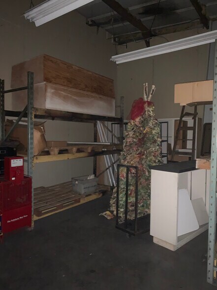 More Photos Of 207 Dunson St, Andalusia Light Distribution For Sale