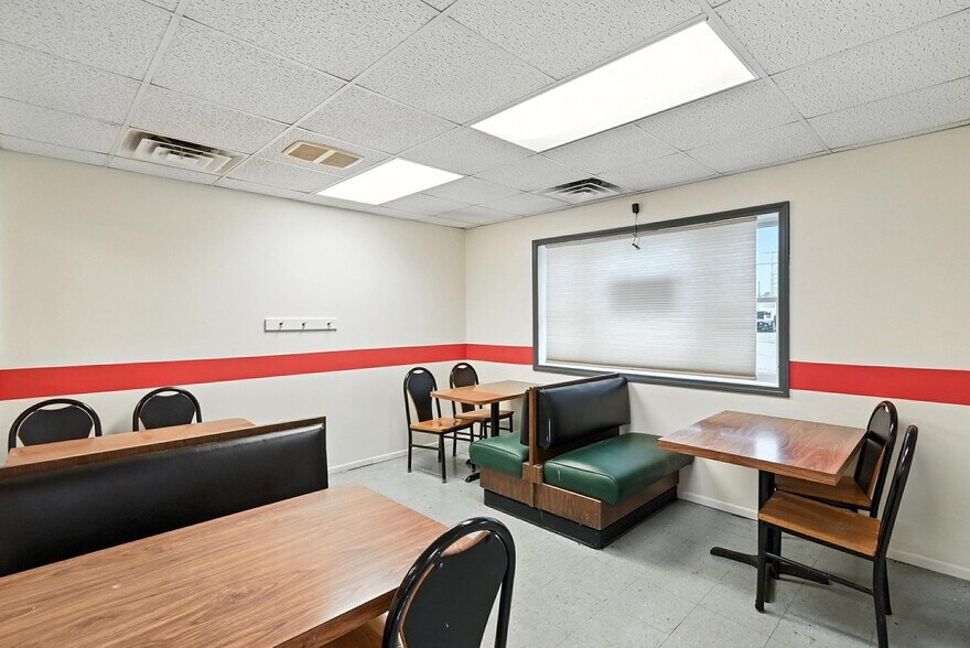 More Photos Of 325 E Center St, Bellevue Restaurant For Sale