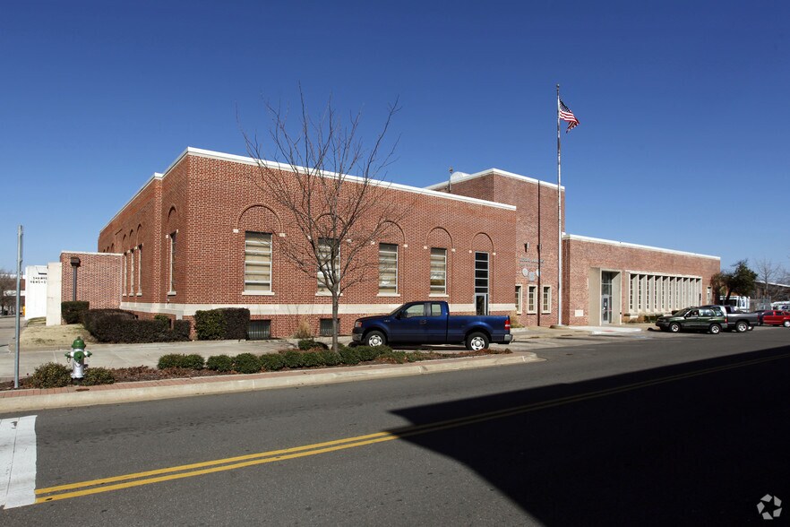Primary Photo Of 116 E 9th St, Shawnee Office For Lease