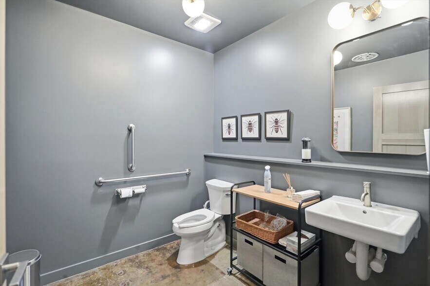 More Photos Of 536 E Market St, Indianapolis Office For Sale