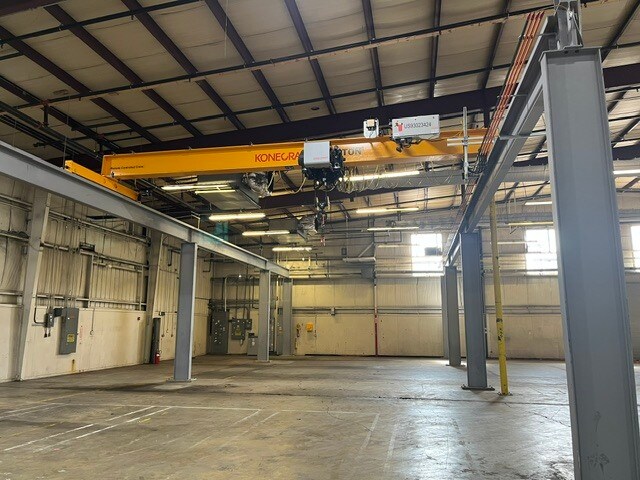 More Photos Of 301 Avenue 11 NW, Atkins Warehouse For Lease