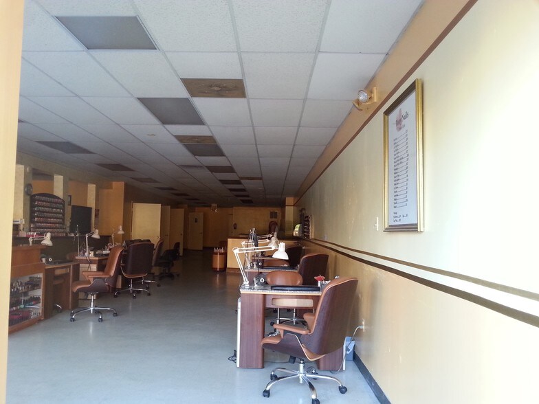 More Photos Of 19 W Bel Air Ave, Aberdeen Storefront For Lease