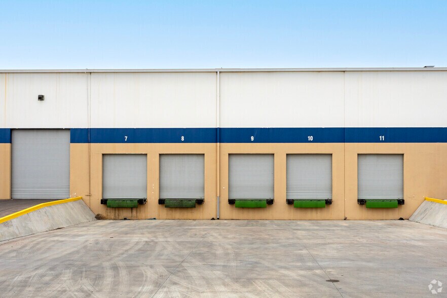 More Photos Of 2863 S East Ave, Fresno Distribution For Lease