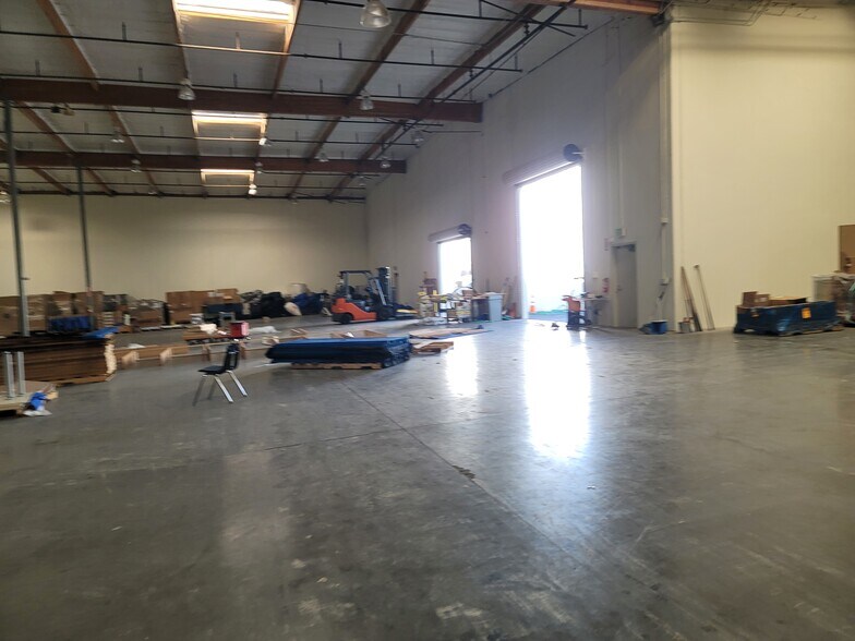 More Photos Of 2905 E Philadelphia St, Ontario Warehouse For Lease