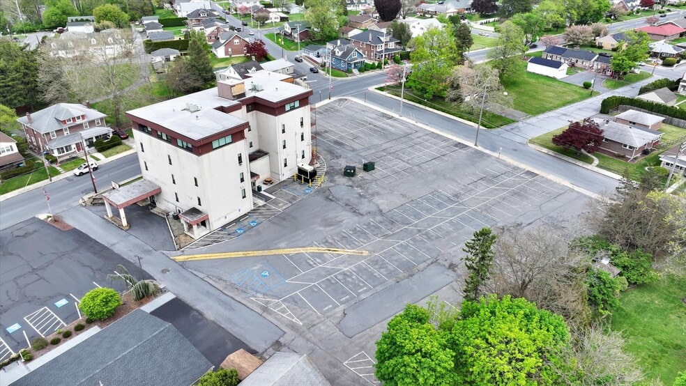 More Photos Of 2014 Laubach Ave, Northampton Office For Sale
