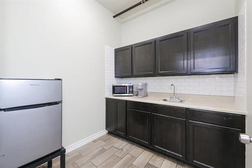 More Photos Of 8218 Casa Verde Rd, Laredo Storefront Retail Office For Sale